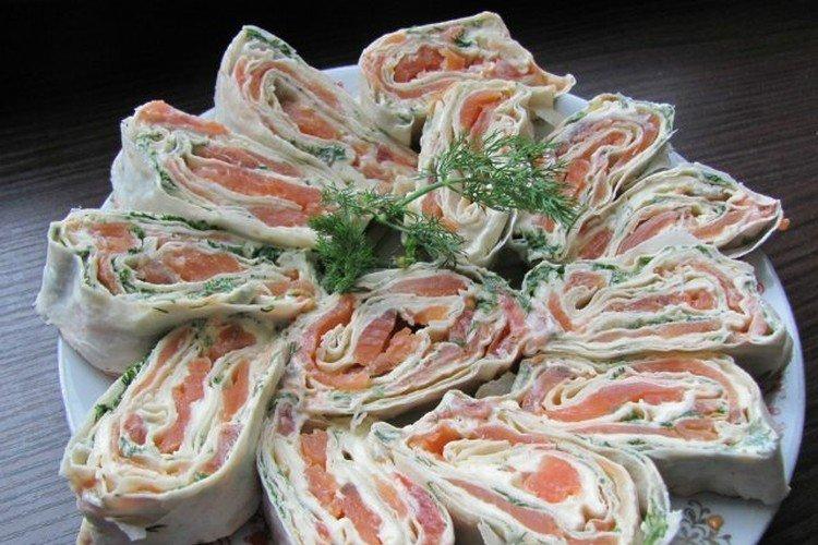 Lavash-Rolle mit Lachs und Frischkäse