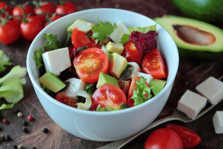 Avocado-Feta-Salat