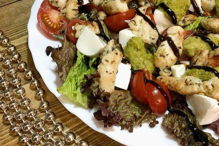 Ensalada de pollo y mozzarella