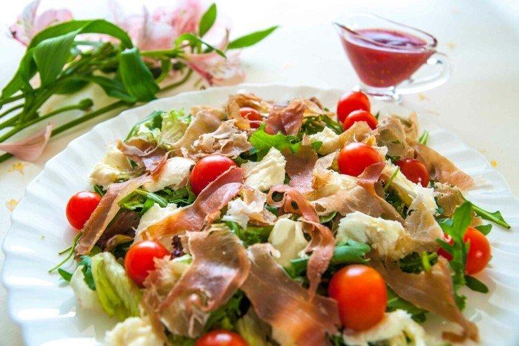 Ensalada de jamón y mozzarella