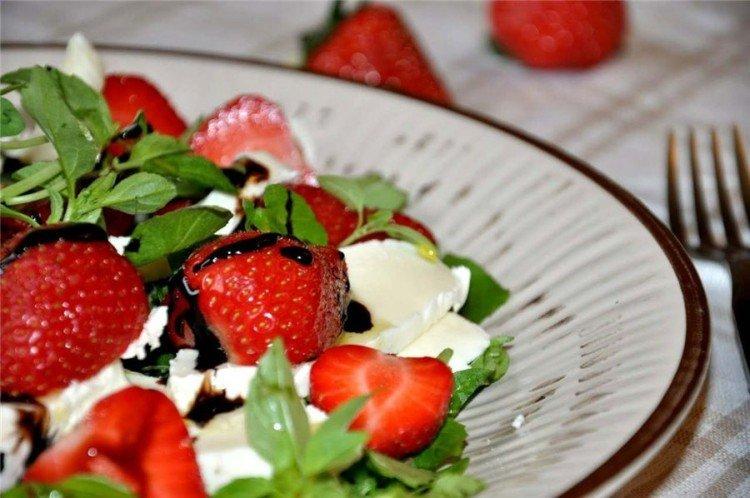 Ensalada de fresas y mozzarella