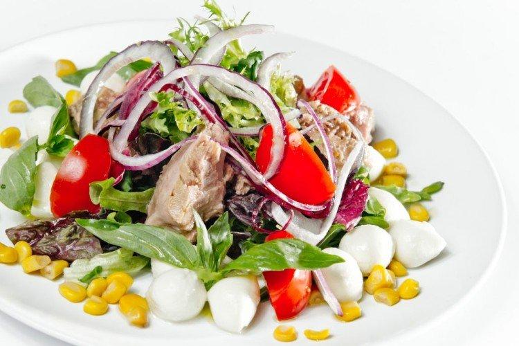 Ensalada de atún y mozzarella