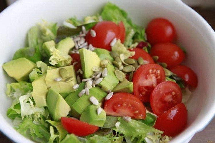 Vitamin Salad with Cabbage, Tomatoes, and Seeds