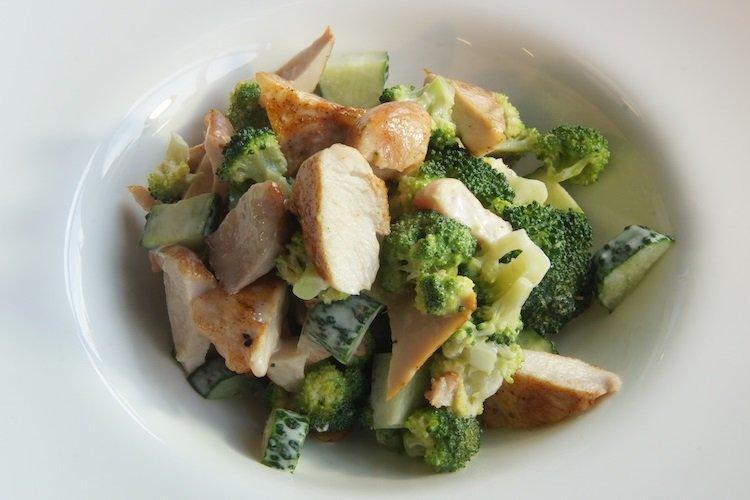 Salat aus Pute und Brokkoli