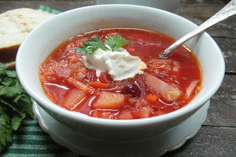 Borsch con chucrut y judías