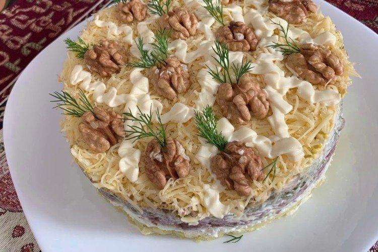 Meat Salad with Apple