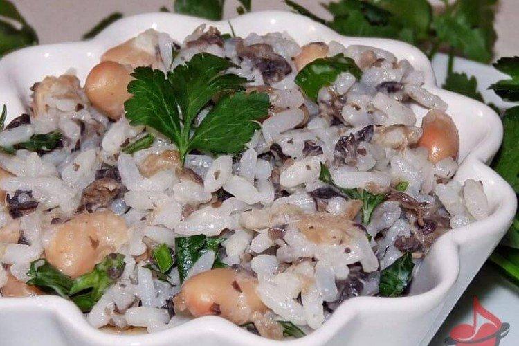 Salad with Rice, Meat, and Beans