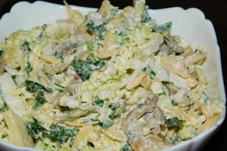 Salat mit Chinakohl und Pilzen