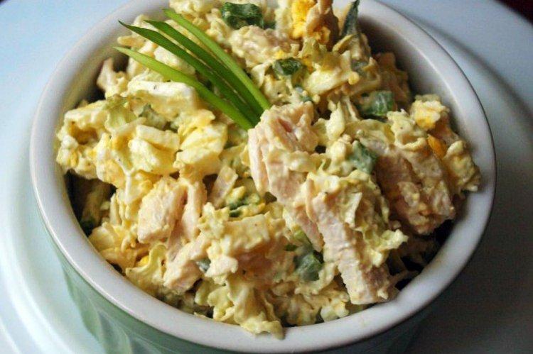 Salat mit Huhn und Chinakohl