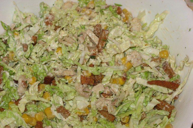 Salat mit Fisch und Chinakohl