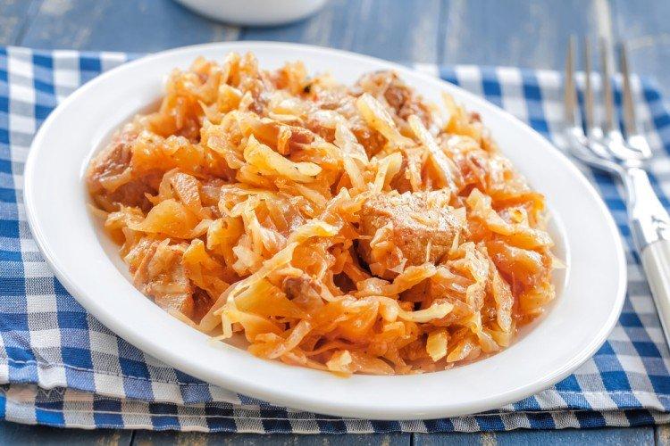 Geschmortes Sauerkraut mit Fleisch