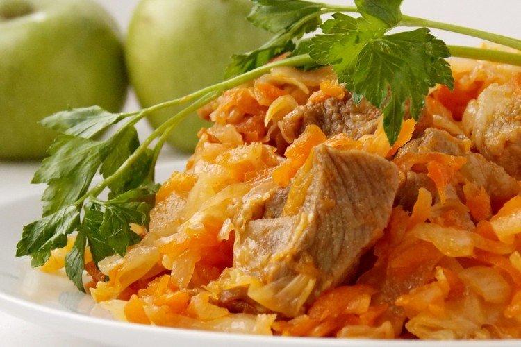 Sauerkraut, geschmort mit Tomaten