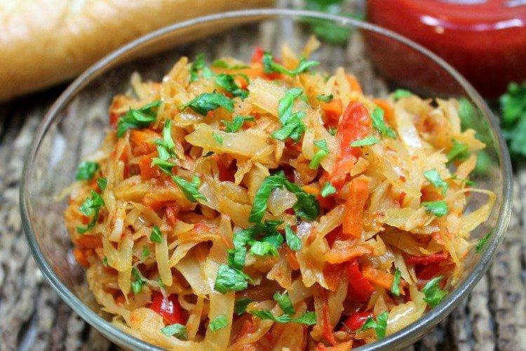 Geschmortes Sauerkraut mit Paprika