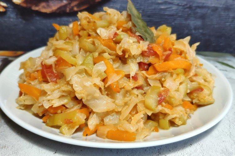 Sauerkraut, geschmort mit Zucchini