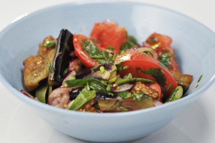 Auberginensalat mit Oliven
