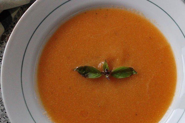 Sopa de leche con tomates