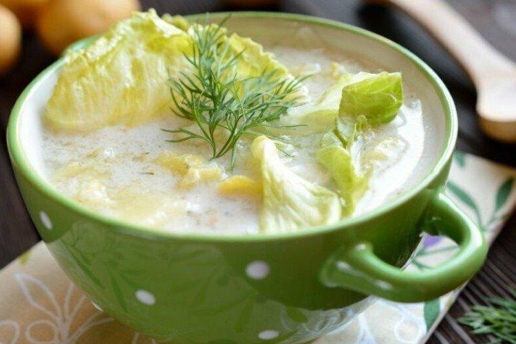 Sopa de leche con col