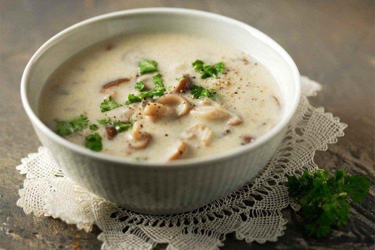 Sopa de leche con champiñones