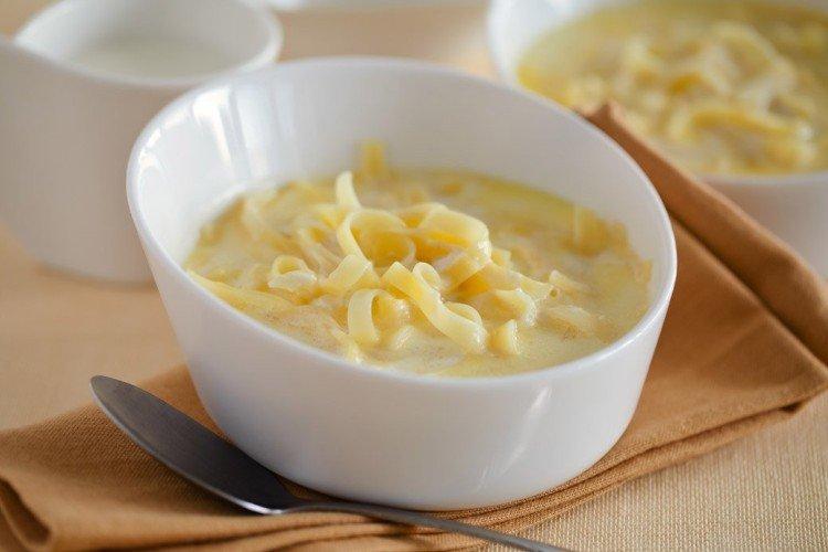Sopa de leche con queso