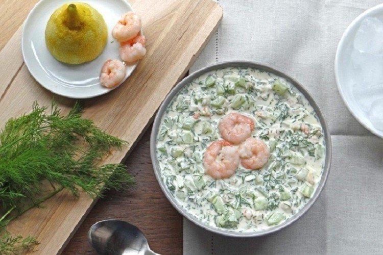 Okroshka con camarones