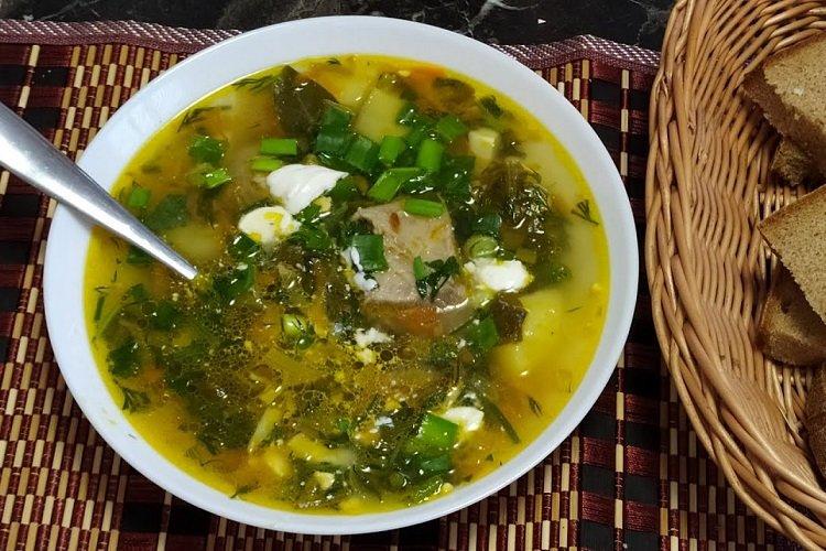 Receta clásica de borsch verde con acedera