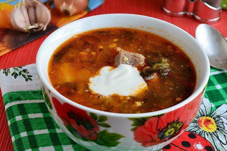 Borsch verde con champiñones y acedera