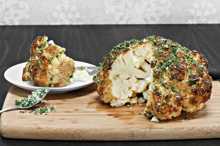 Blumenkohl mit Knoblauch und Käse