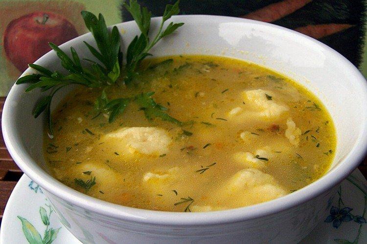 Sopa de patata con galushki