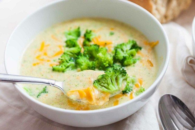 Sopa de queso con brócoli