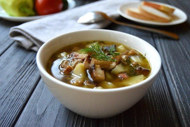 Sopa vegetariana de champiñones