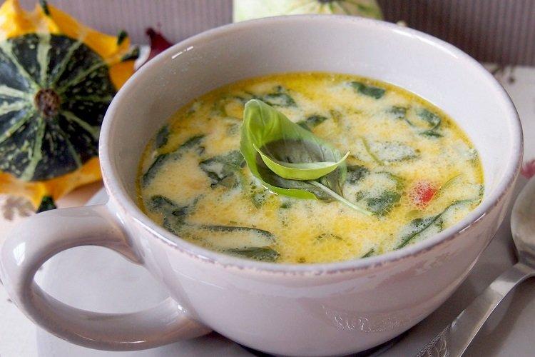 Sopa de espinacas y nata