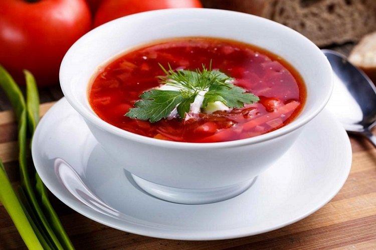Sopa vegetariana de remolacha