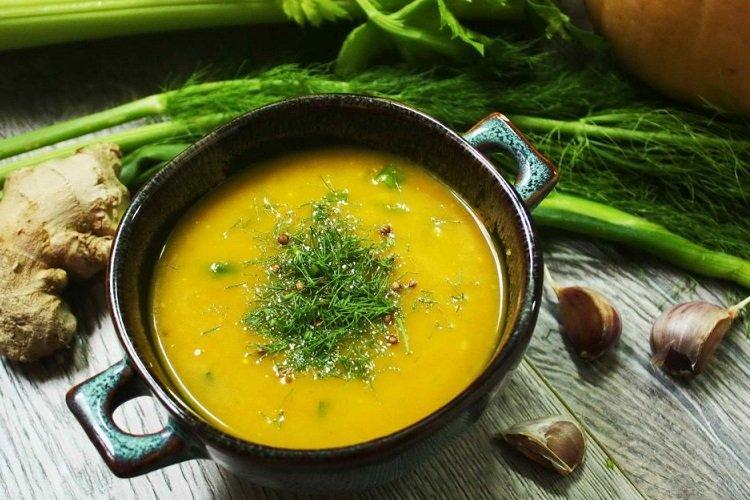 Sopa vegetariana de guisantes