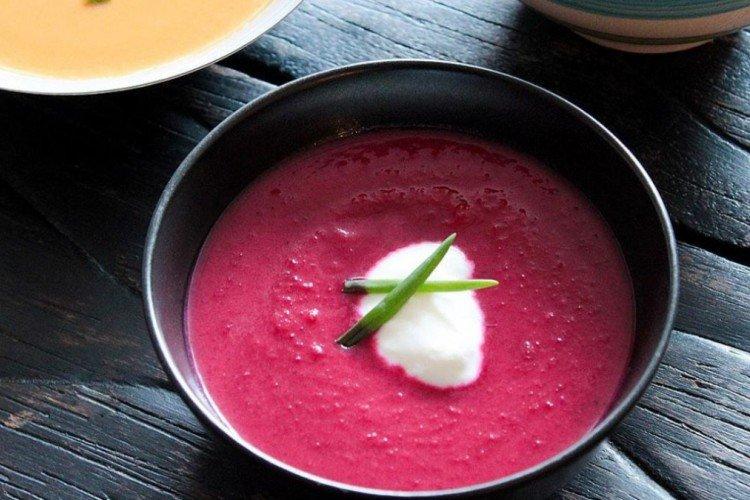 Sopa de patata con remolacha