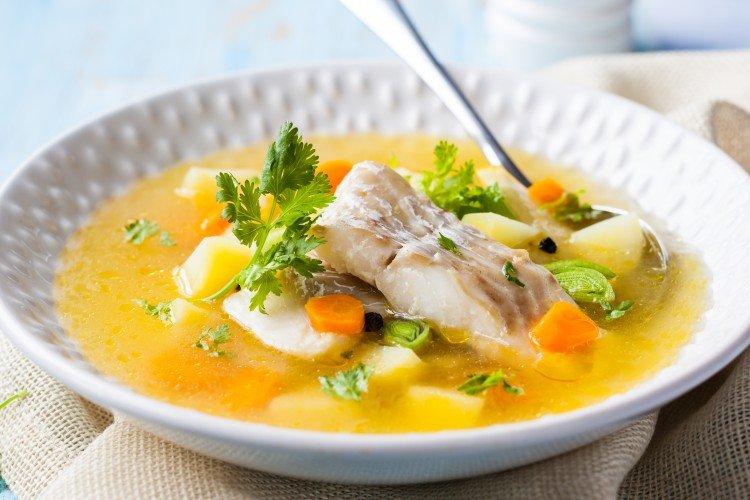 Sopa de patata con pescado y arroz