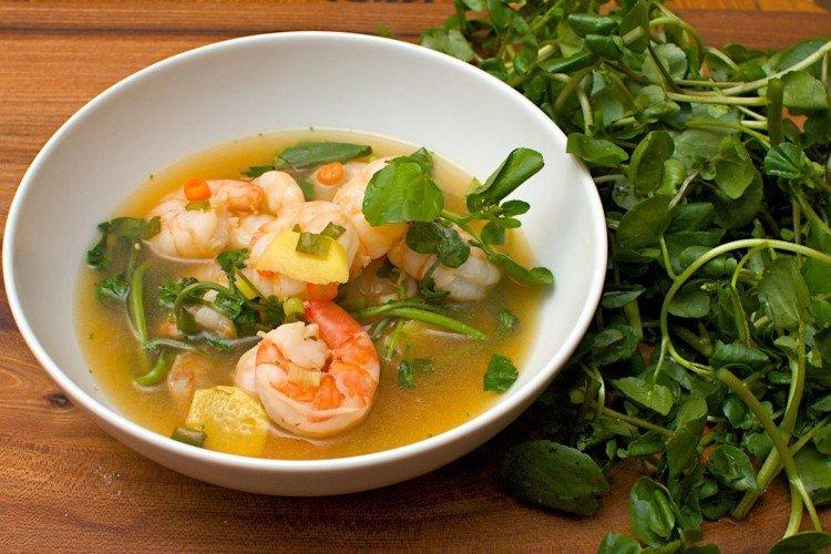 Sopa de patata con gambas