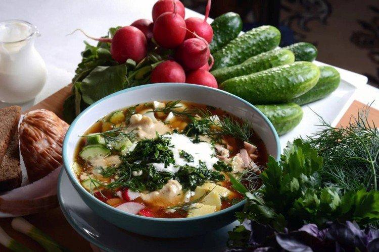 Okroshka con conservas y kvas