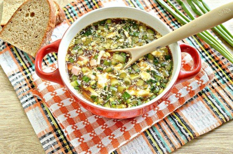 Okroshka con pepinillos y kvas