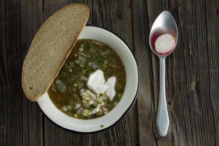 Okroshka con kvas y champiñones