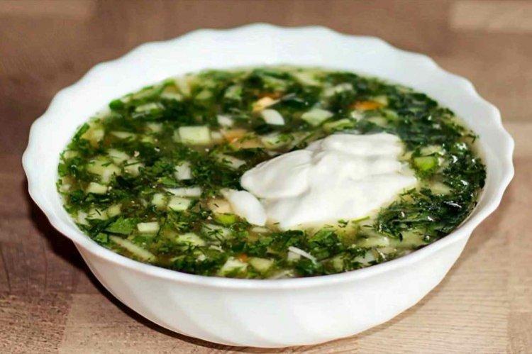 Okroshka con kvas y rábano negro