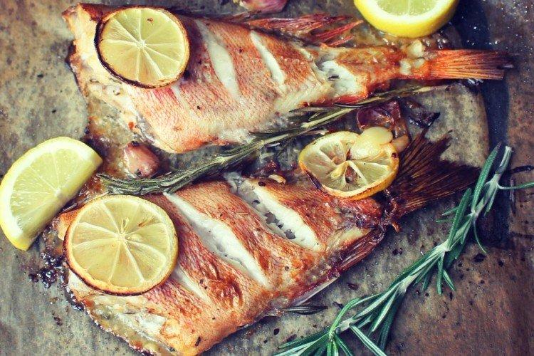Pescado con romero a la parrilla