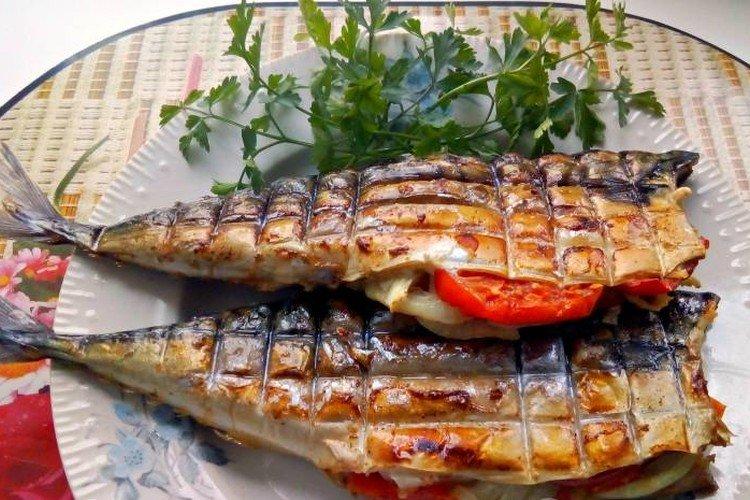 Pescado asado con tomates