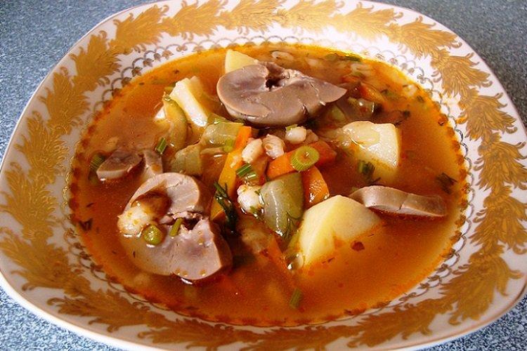 Sopa de cebada perlada y riñones de ternera