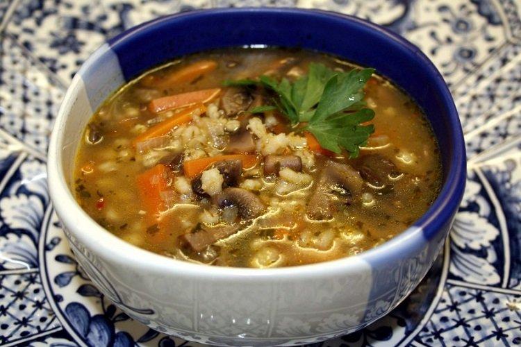 Sopa de setas porcini y cebada perlada