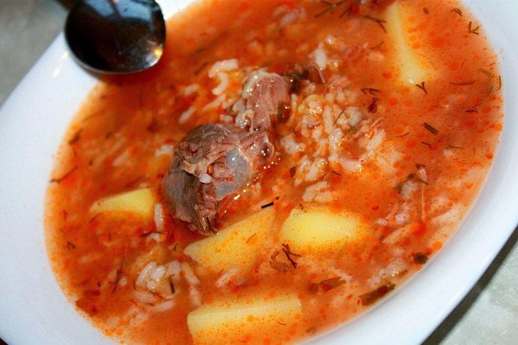 Sopa de cebada perlada con costillas ahumadas