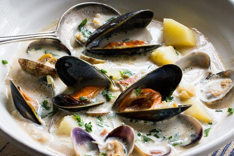 Mussel Soup with Egg