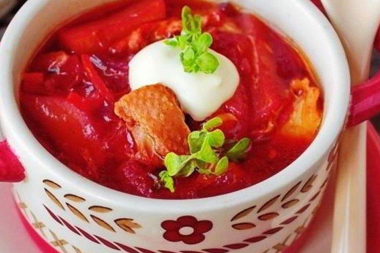 Borscht con pollo sin col