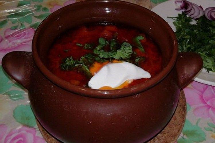 Borscht con pollo al horno