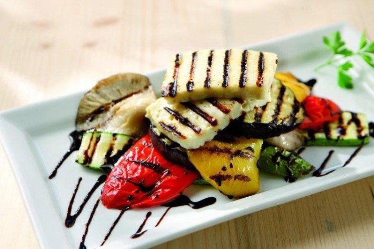 Gemüse mit Halloumi-Käse