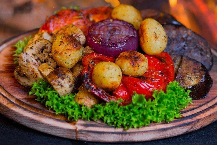 Gemüse mit Kartoffeln vom Grill